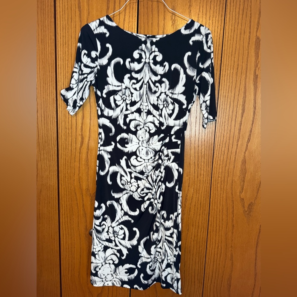 Flattering Connected Black and White Damaskas style print. Side rushing